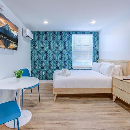 Roaring Tigers Studio Apartment Galveston Bagian luar foto