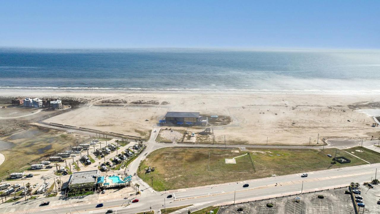 Roaring Tigers Studio Apartment Galveston Bagian luar foto