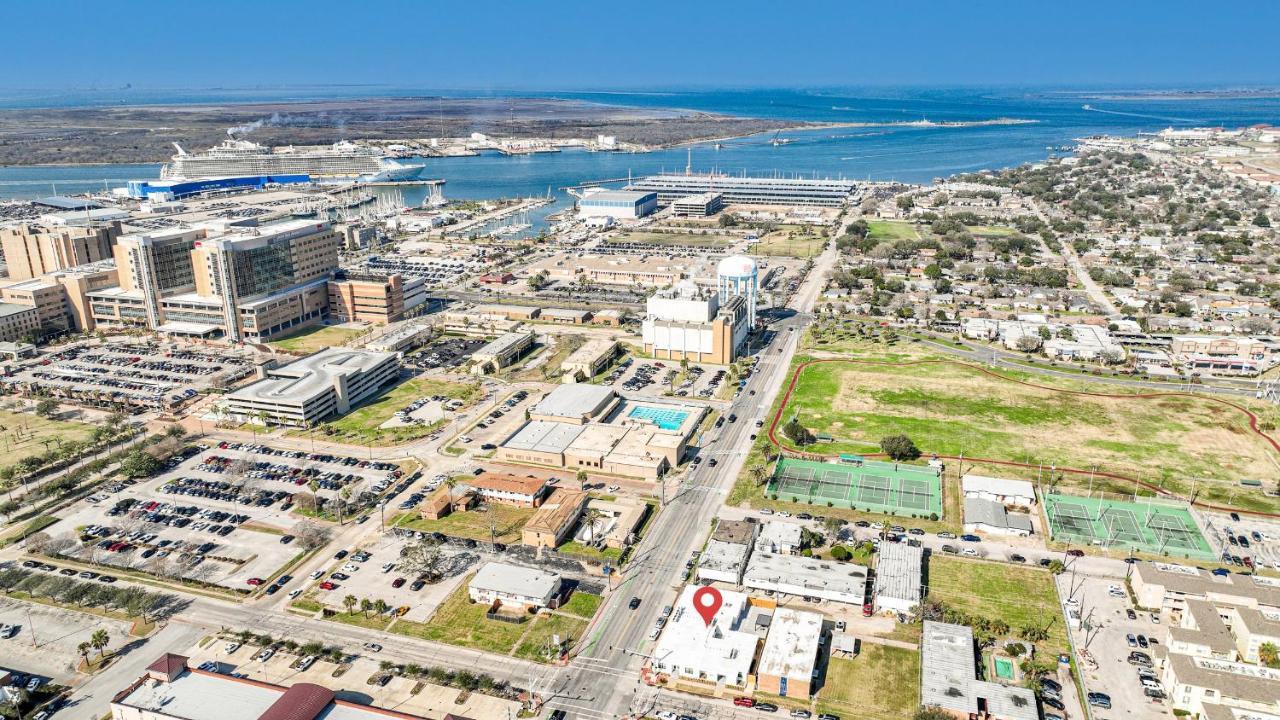 Roaring Tigers Studio Apartment Galveston Bagian luar foto